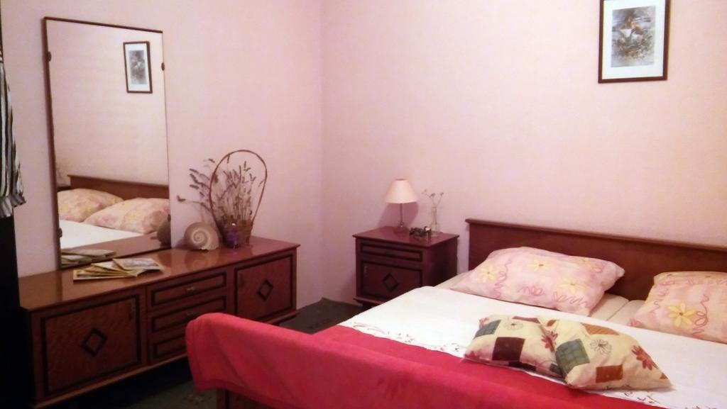 Apartmani Conar Drvenik Veli Exterior photo