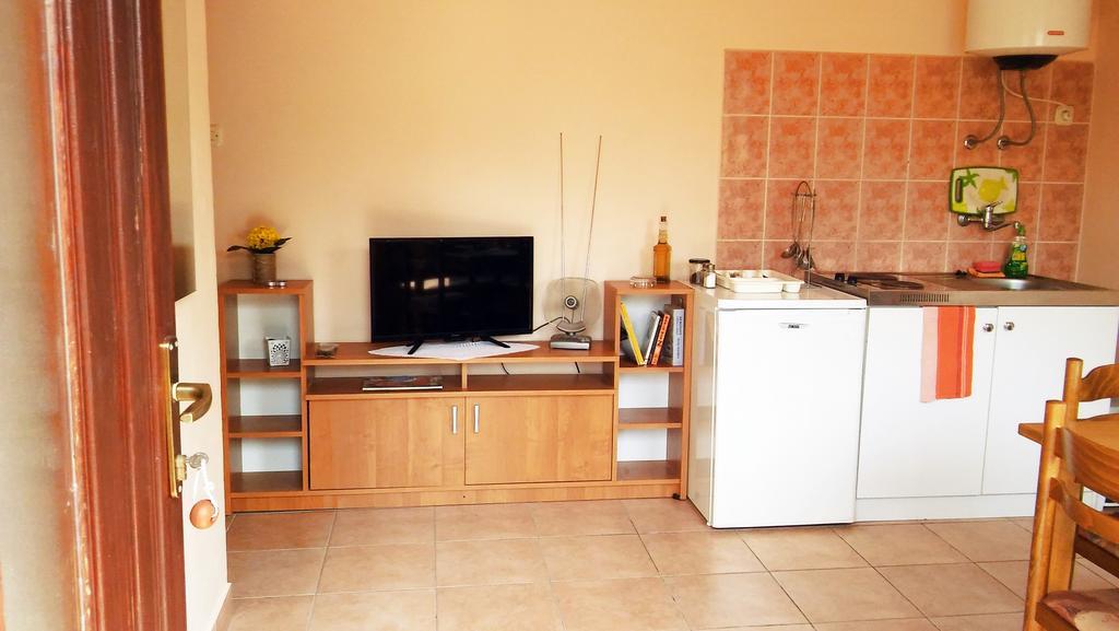 Apartmani Conar Drvenik Veli Exterior photo