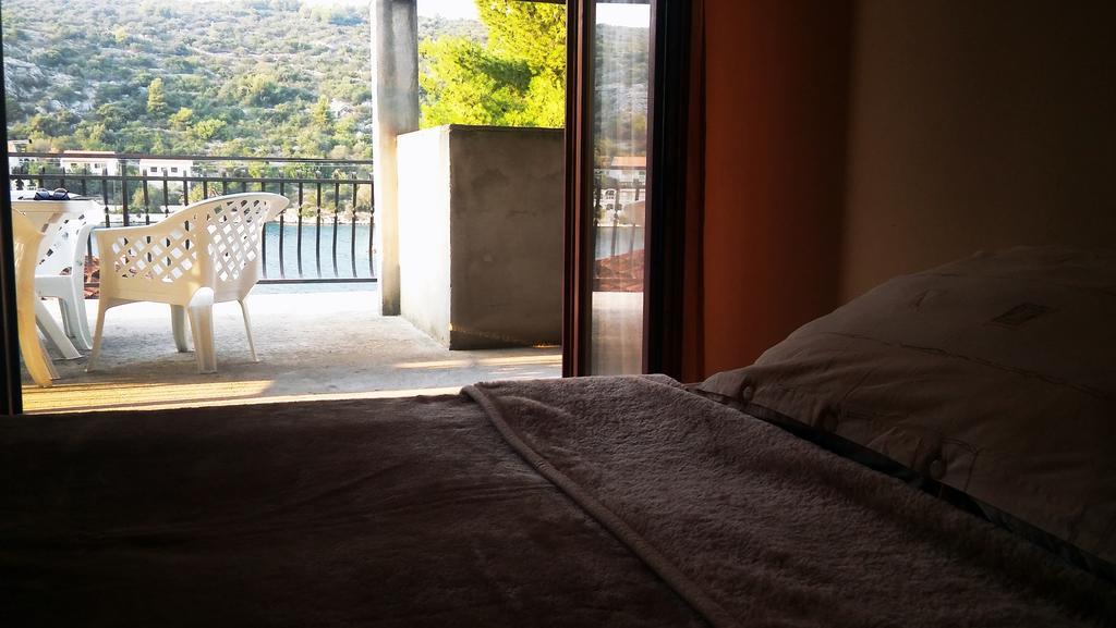 Apartmani Conar Drvenik Veli Exterior photo