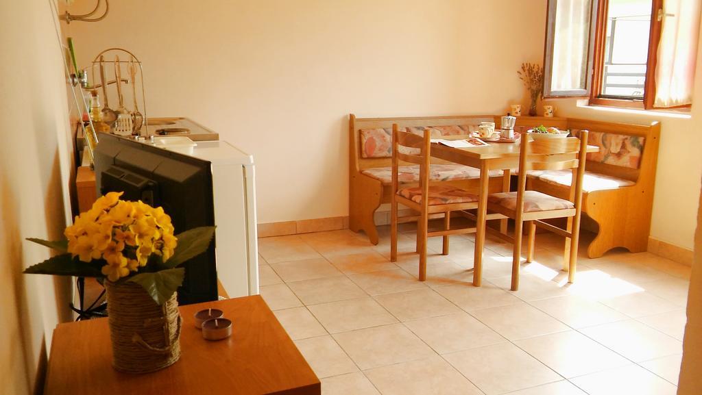 Apartmani Conar Drvenik Veli Exterior photo